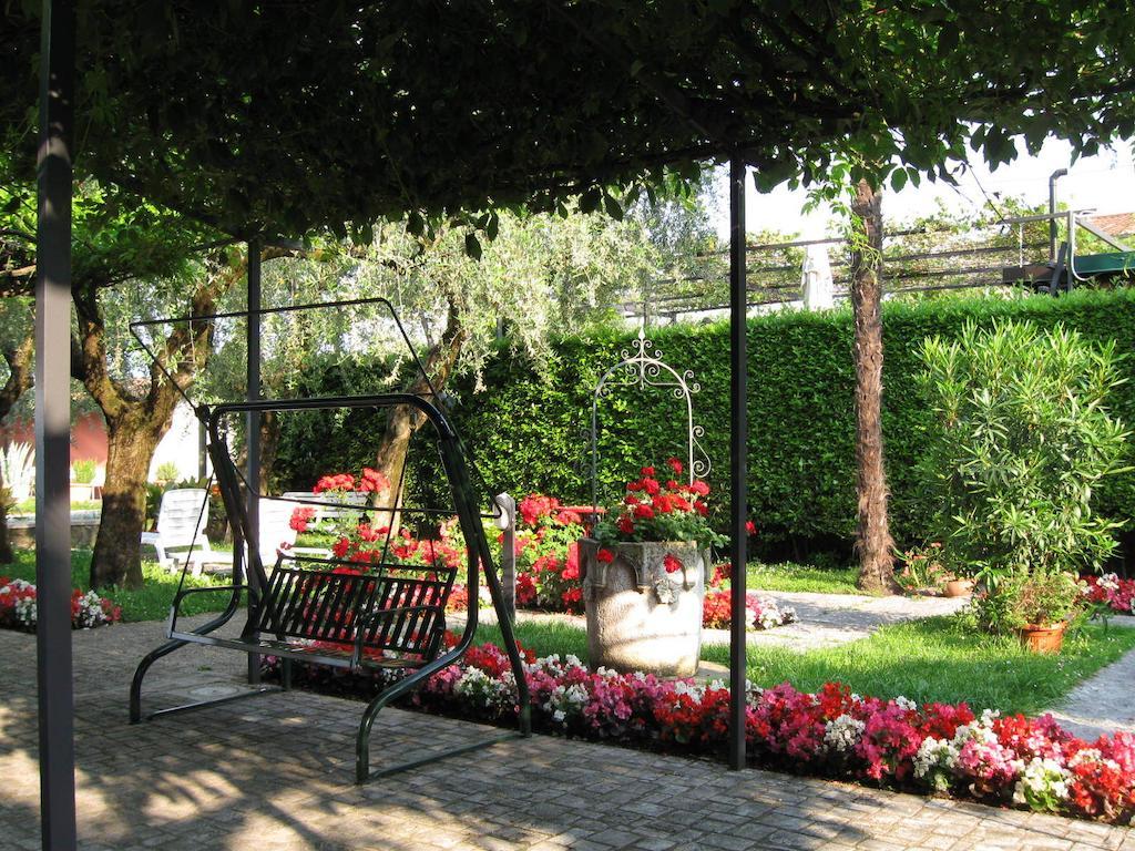 Hotel Giardino Сирмионе Екстериор снимка